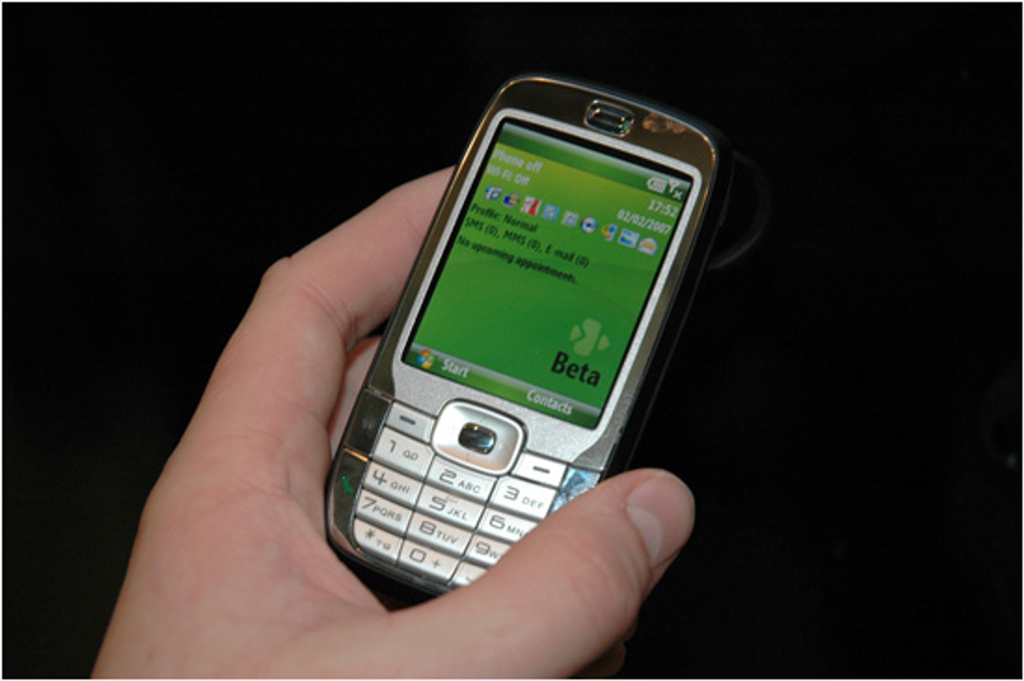 HTC S710 skjuler et fullt qwerty-tastatur