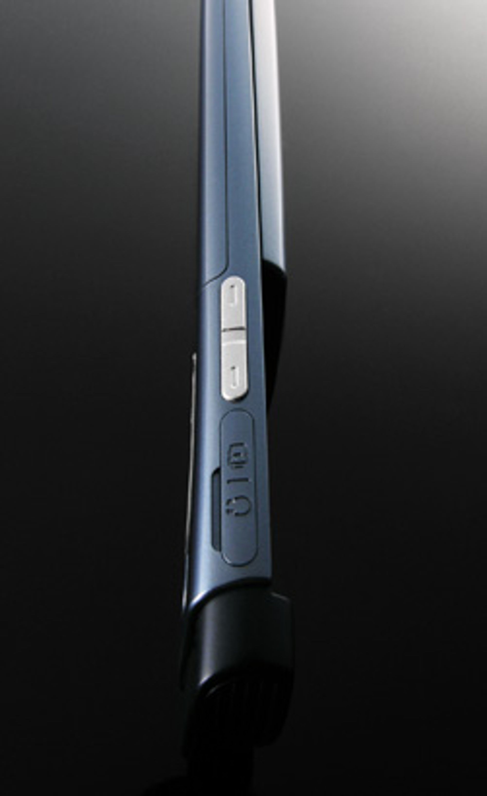 U600 er en tynn telefon. (Foto: Samsung)