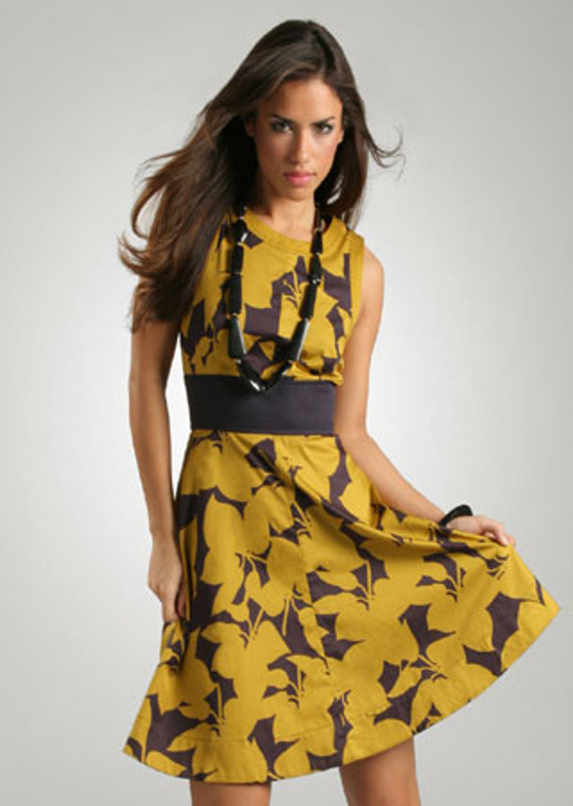 Du kan vente deg kjoler med mønster og blomsterprints. Foto: Asos.com<br><br>