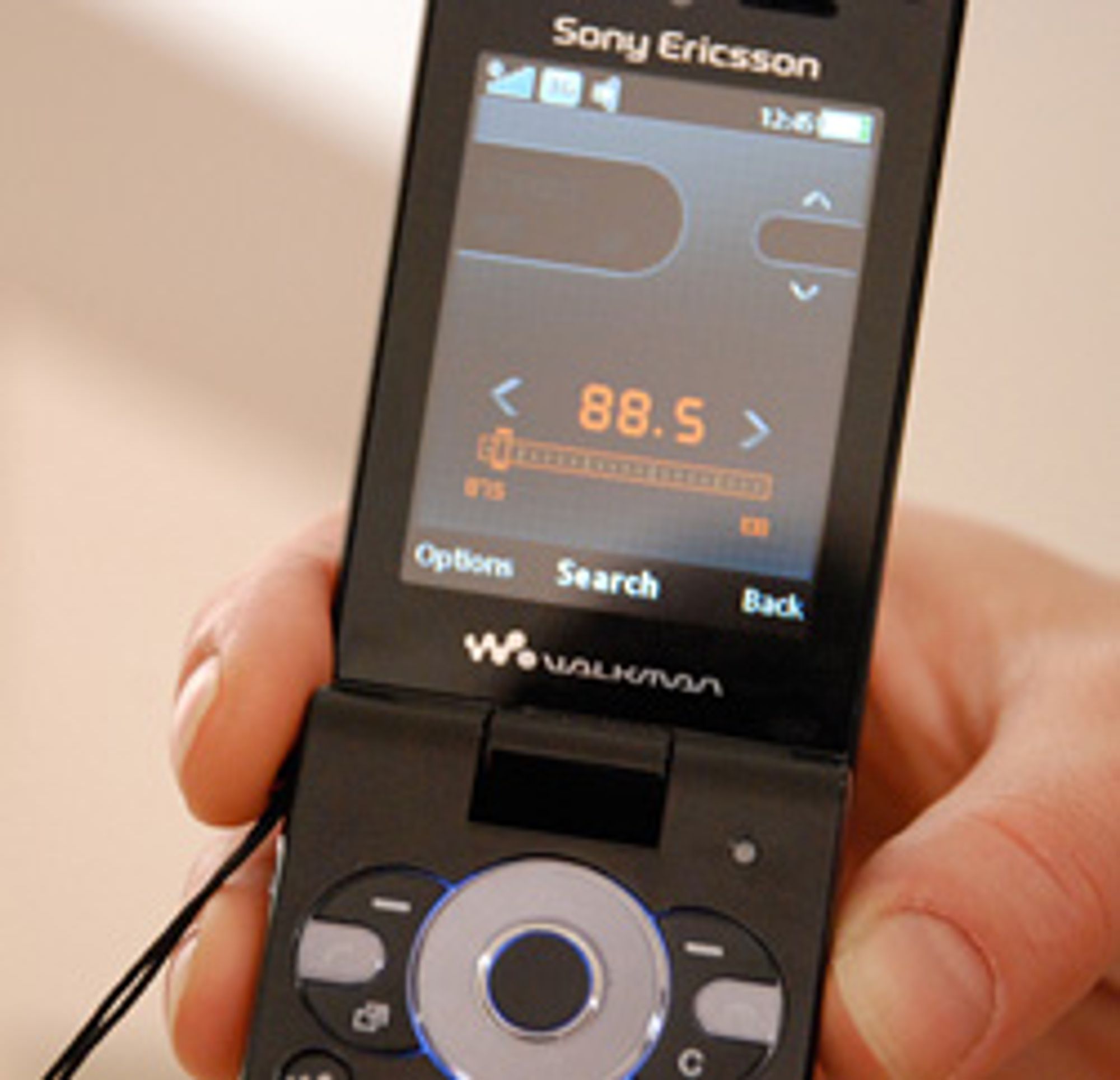 W980i har både FM-radio og FM-sender.