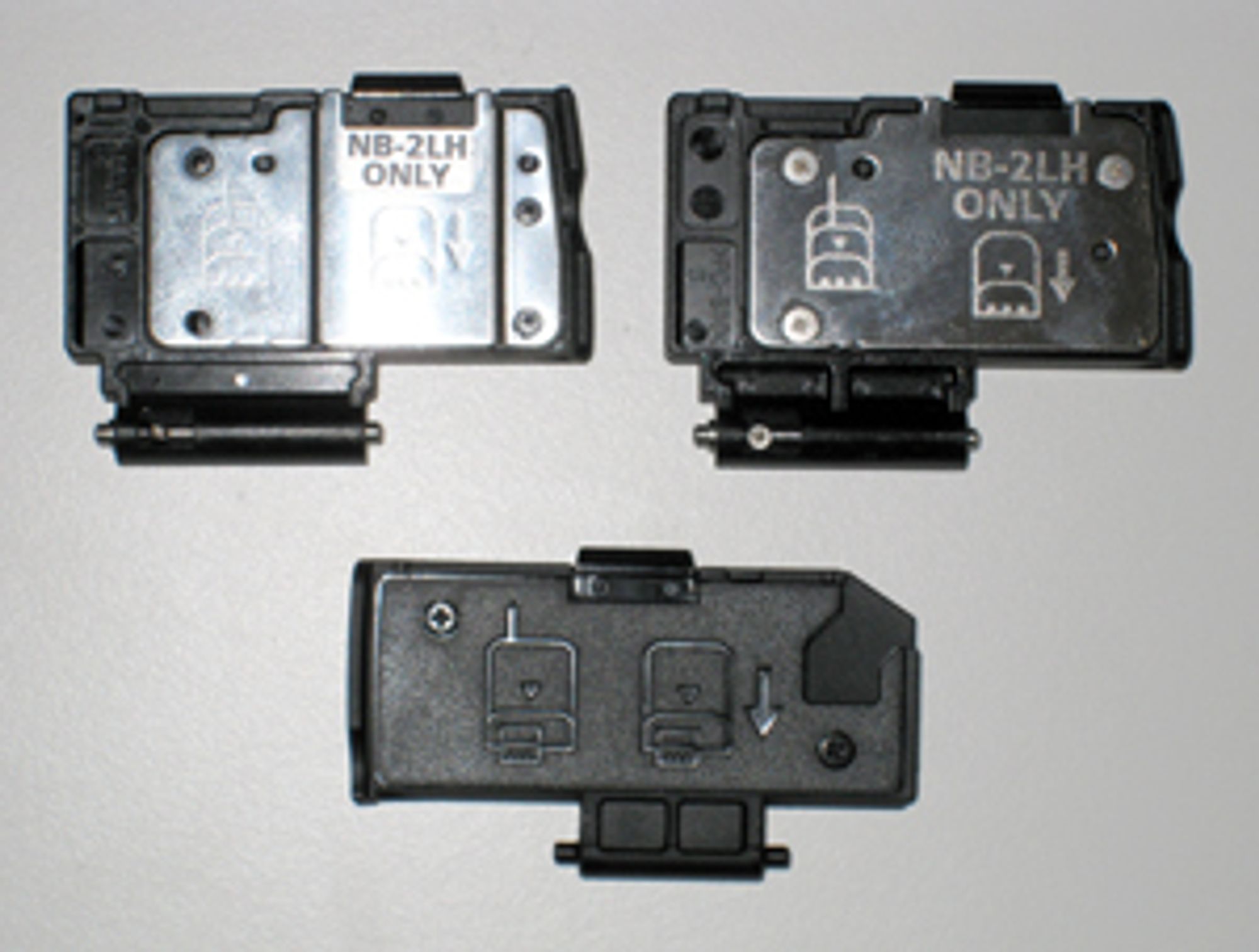 Batteriluker fra 350D, 400D og 450D (nederst).