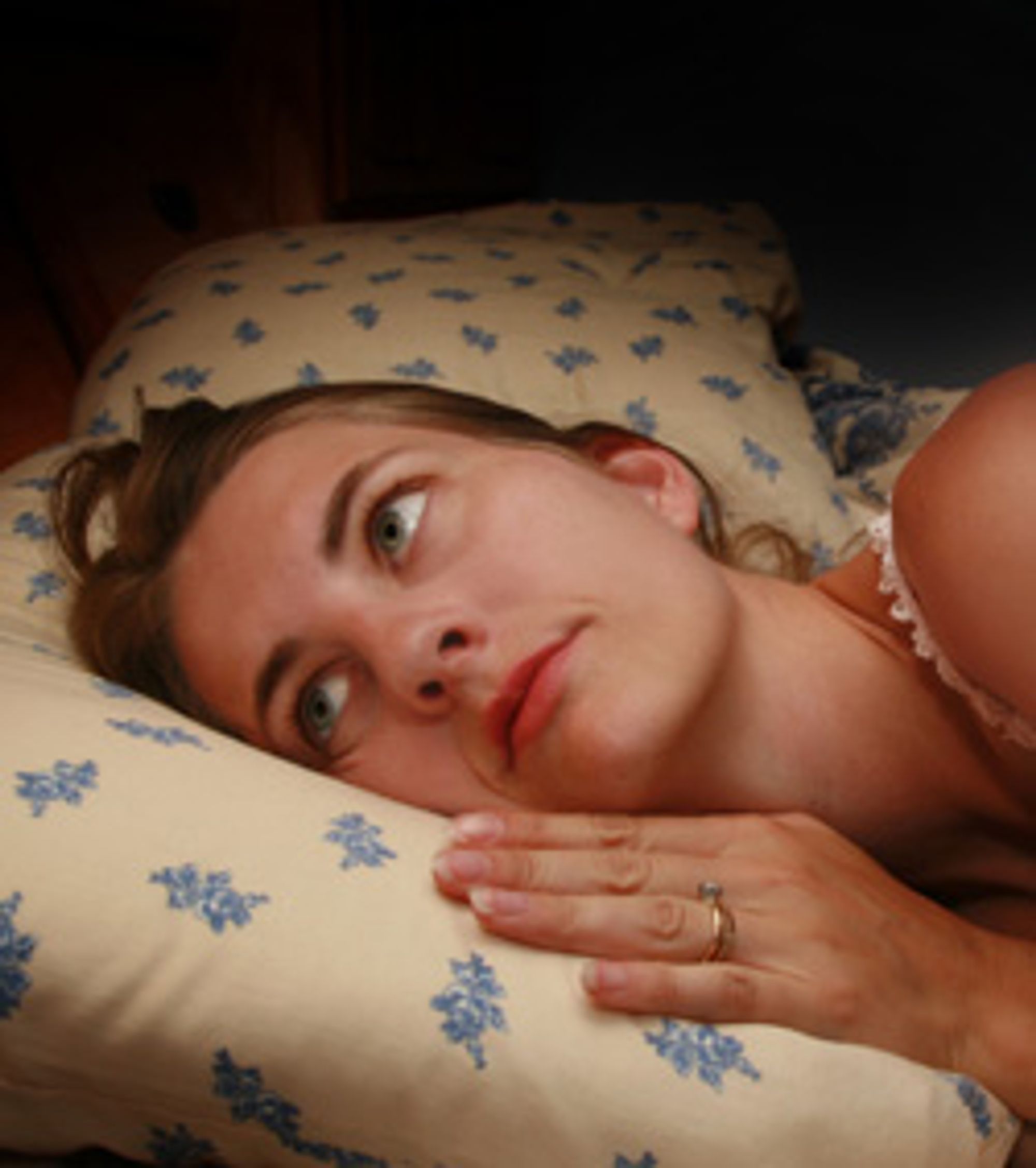 Yngre mennesker blir s�vnl�s av mobilbruk, if�lge en unders�kelse. (Foto: Istockphoto / Sharon Dominick)