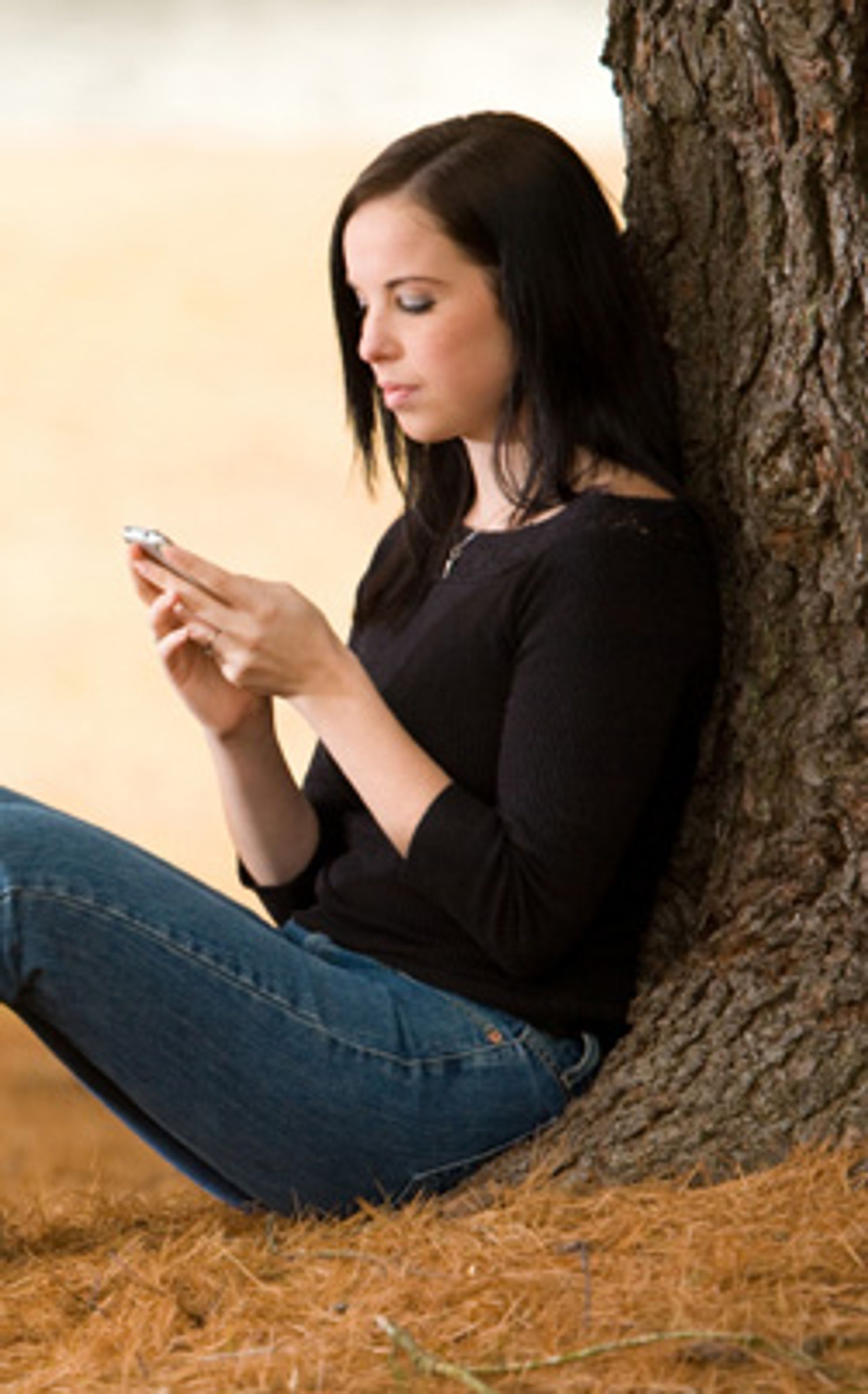 Nå kan Djuice-kunder sende gratis SMS til venner med Djuice-abonnement. (Foto: Istockphoto / Paul Kline)