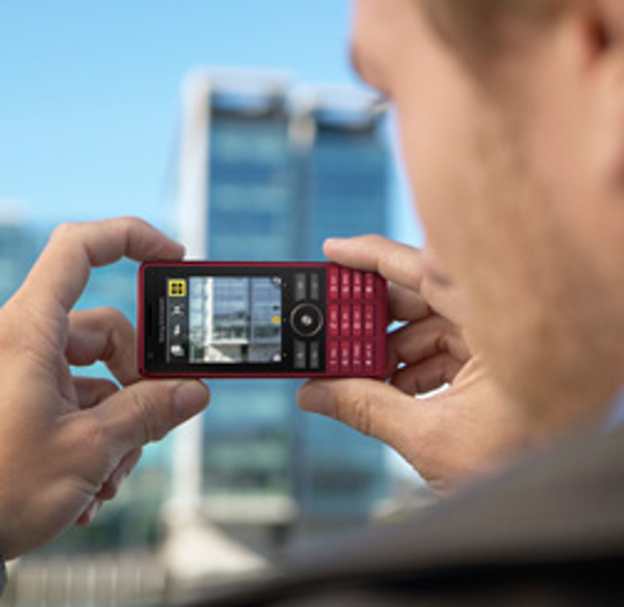 Sony Ericsson skylder blant annet på at proffmodeller ikke selger godt nok for tiden. 