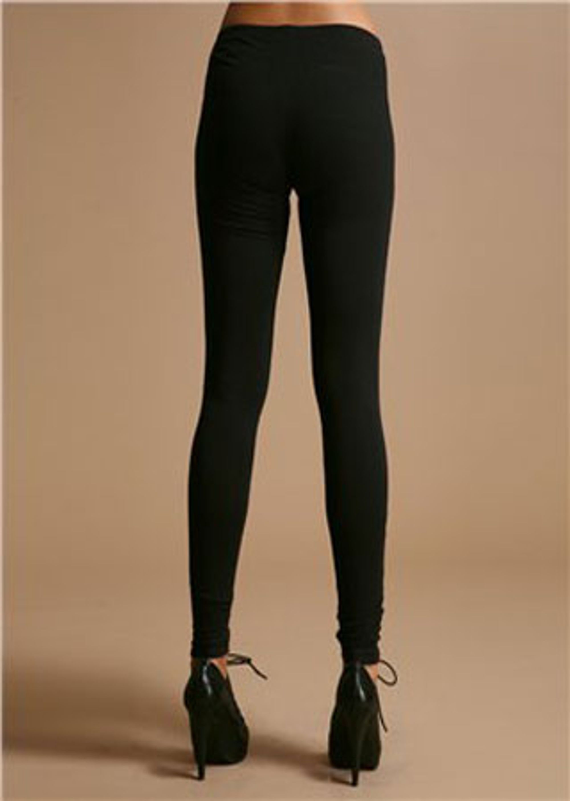 Svarte tights h�rer med i en basisgarderobe. Foto: Asos.com