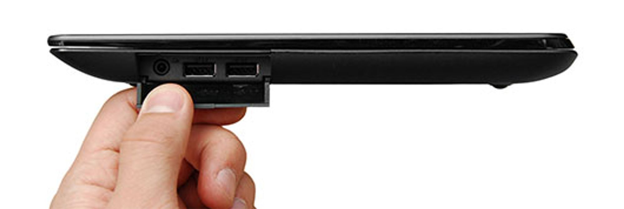 På høyresiden finner vi hodetelefonutgang og 2 x USB