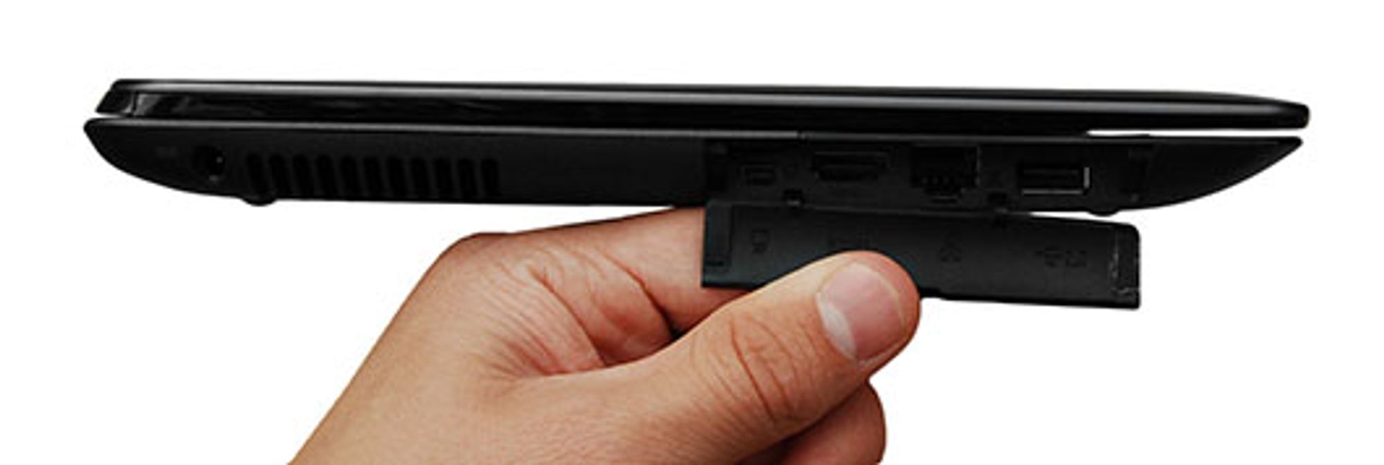 På venstresiden er det mini-VGA, HDMI, LAN og USB