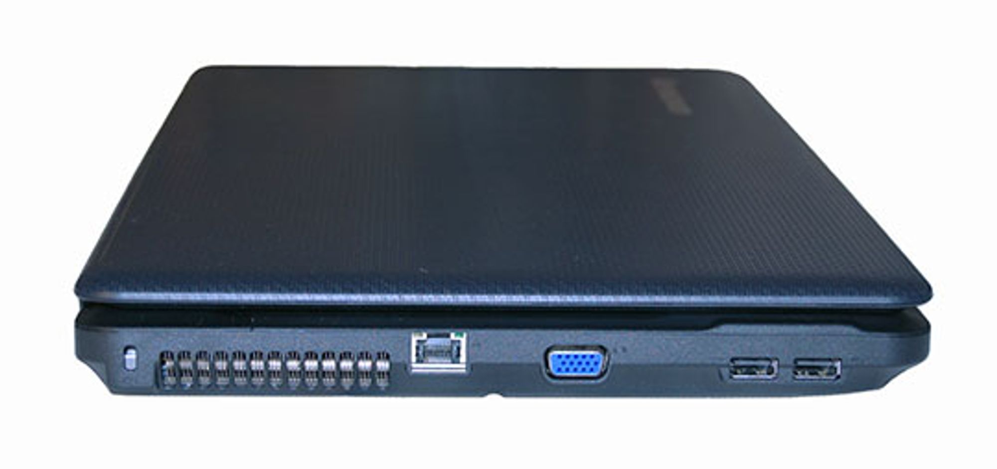 På venstresiden har vi ethernet, VGA og to USB-kontakt