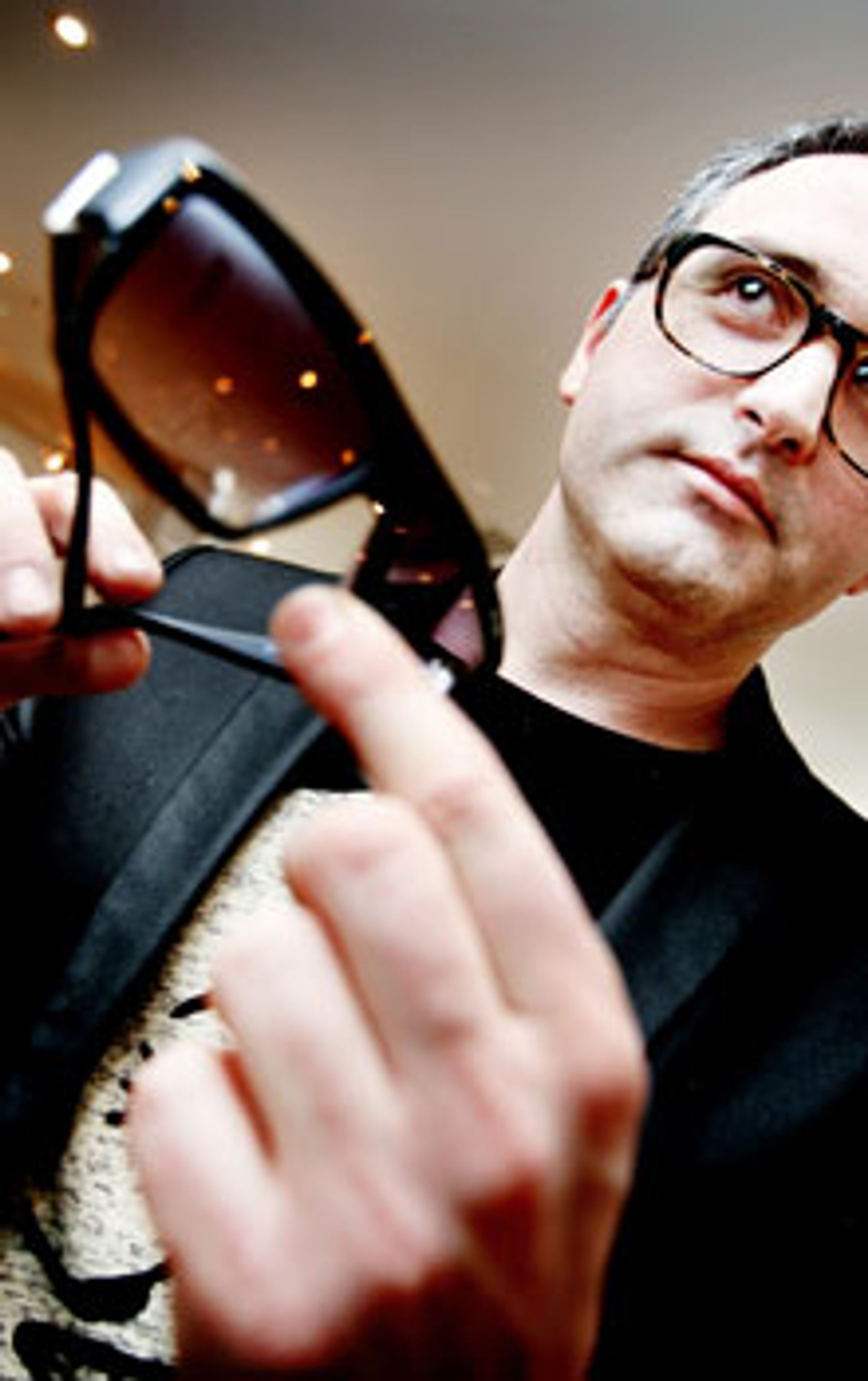 Helge Flo har designet solbriller for både danske Bruuns Bazaar og svenske Cheap Monday. Foto: Carl Martin Nordby)