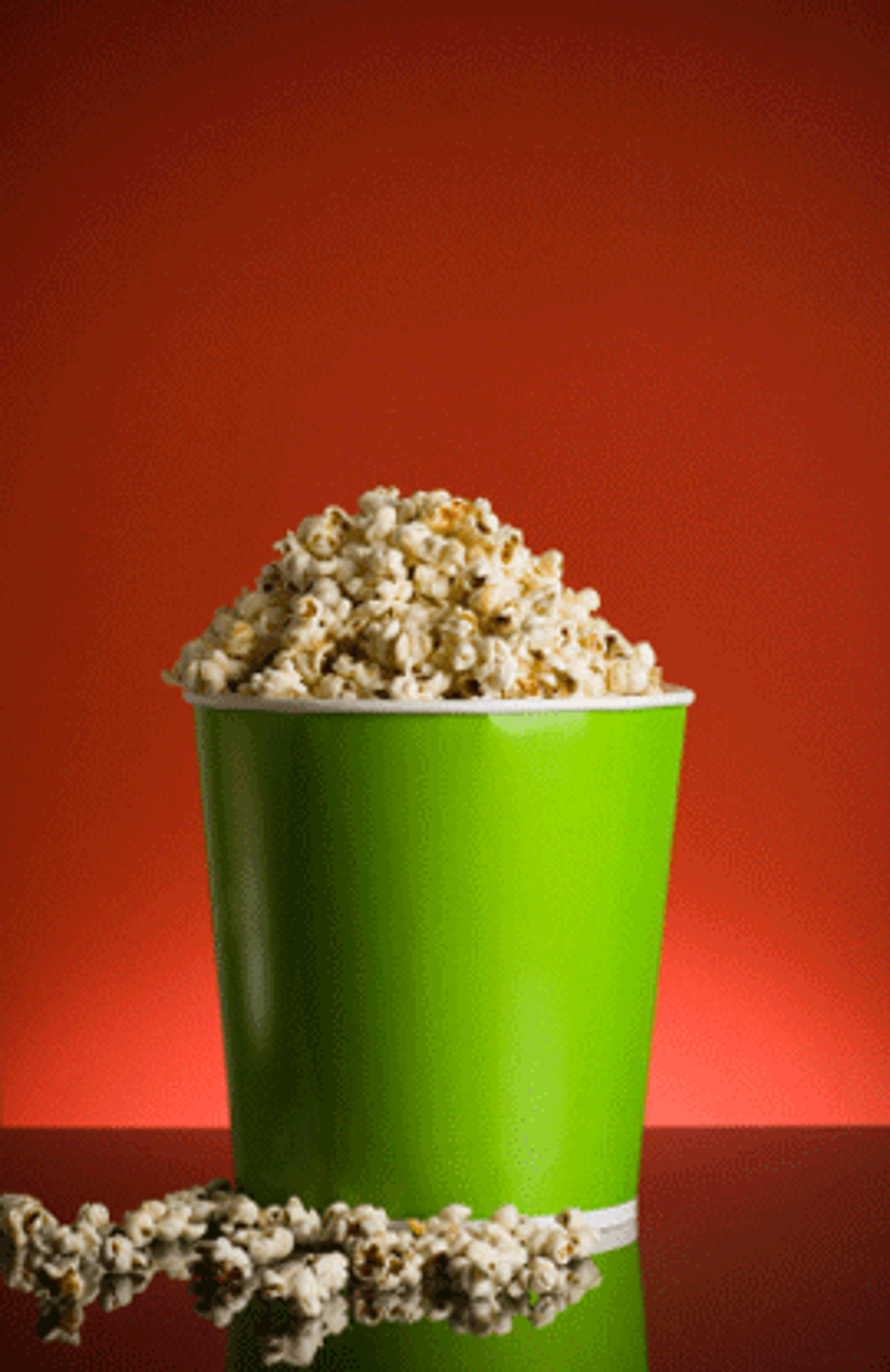 HOVEDINGREDIENS: Bruk popcorn for å lage smakfull og spennende snacks!