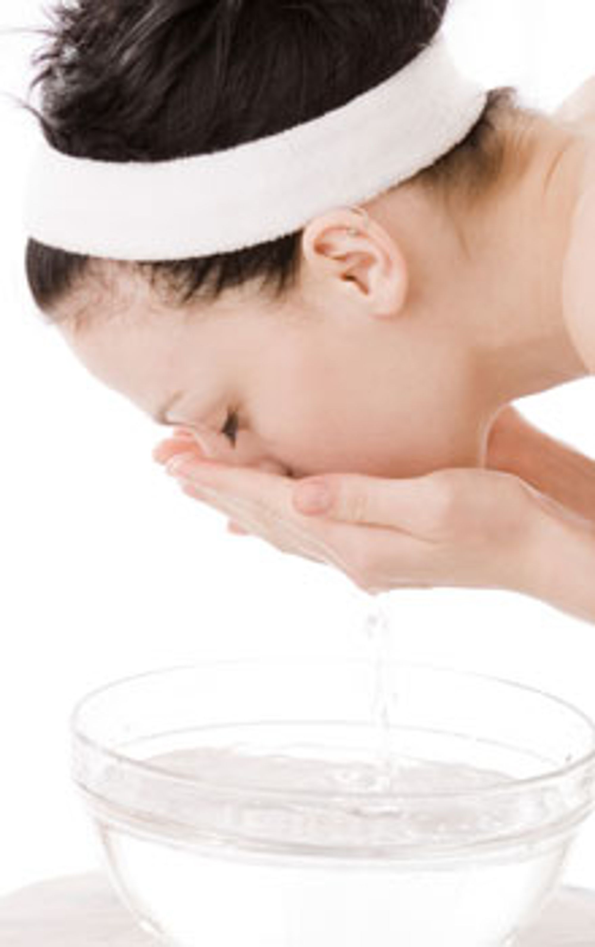 Gode rutiner morgen og kveld er det absolutt viktigste for ansiktshuden. Foto: Istockphoto.com