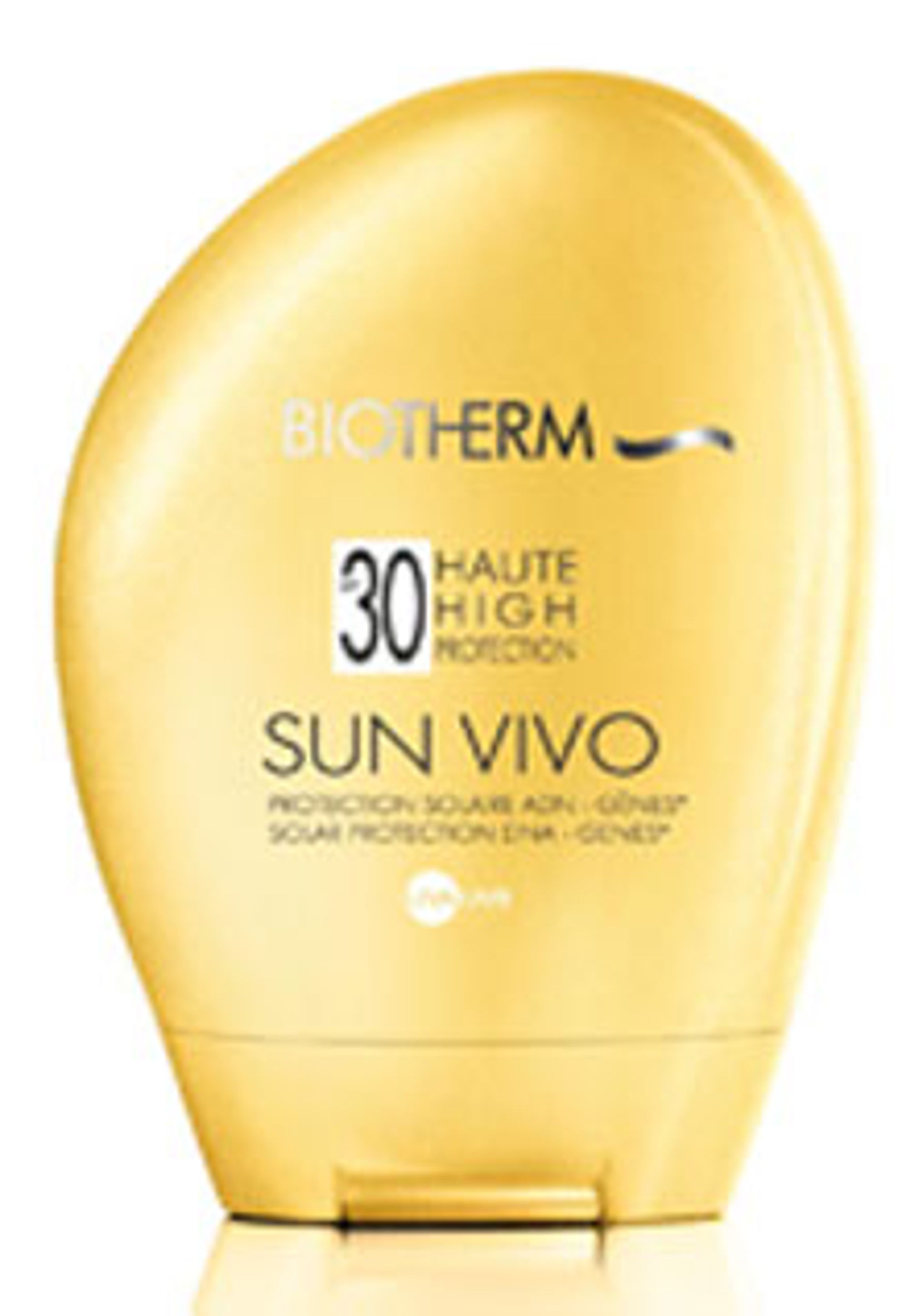 Du blir brun og fin selv med beskyttelse, du f�r bare en sunnere farge uten � bli brent. N�r huden blir brent, oppst�r varige hudskader som ikke n�dvendigvis lar seg reversere. Foto: Biotherm Sun Vivo SPF 30, 270 kr. 
