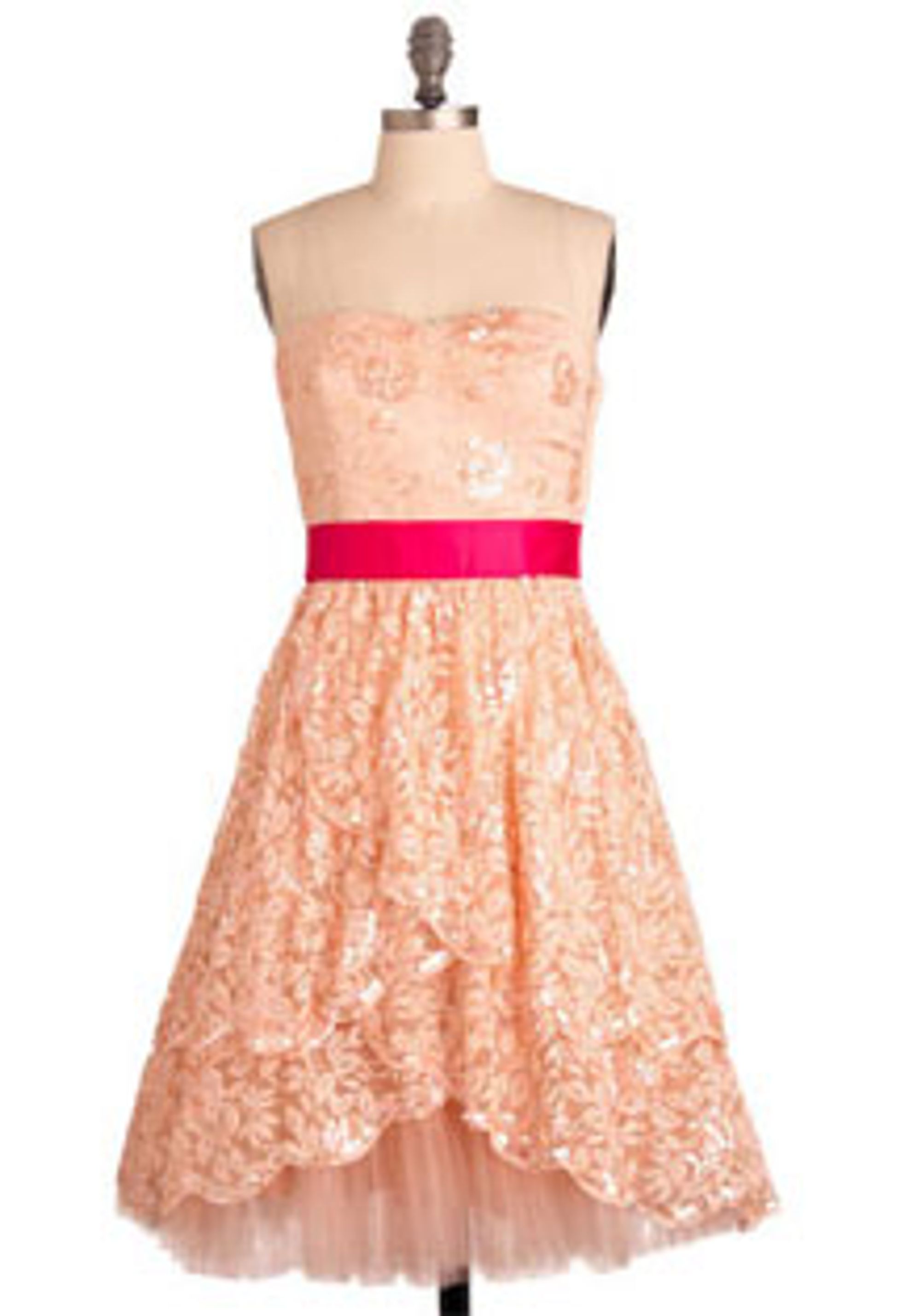 ROMANTISK: Denne Betsey Johnson-kjolen har en veiledende pris p� $485. P� Ebay finner du den til 