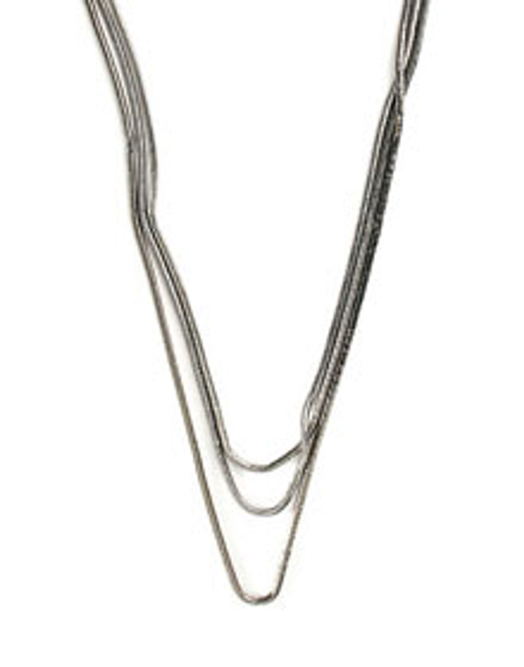 Smykker er som regel tidl�se og du beh�ver ikke f�lge lag-p�-lag-trenden i sommervarmen, det holder lenge med et enkelt tre-i ett-kjede. Foto: Bijoux by us, 199 kr.