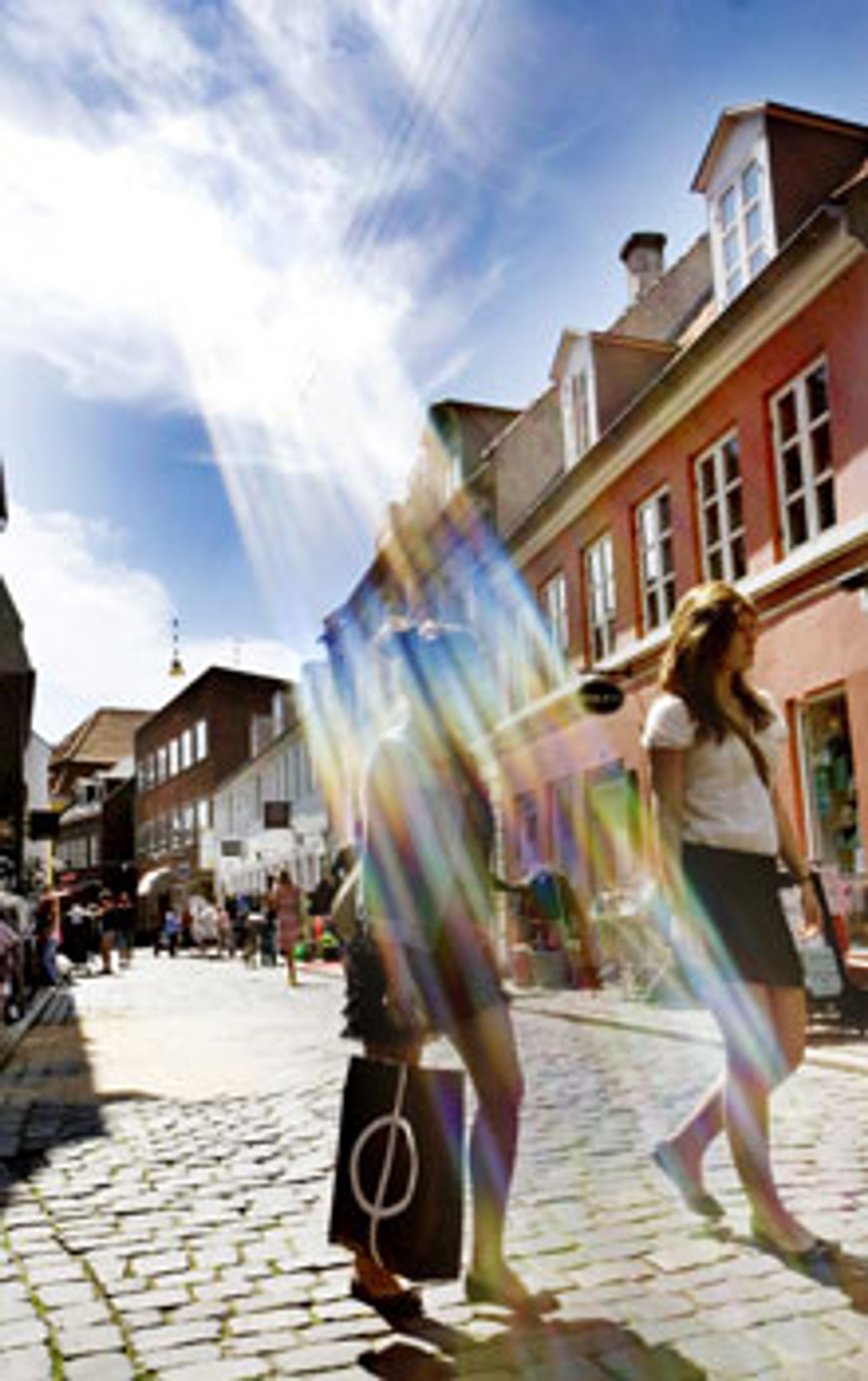 Århus er blitt kåret til den beste shoppingbyen i Norden og Baltikum. Folk reiser dit for å handle klær, kunst, designartikler, stoff og tekstiler, smykker, møbler, leker, delikatesser og ting til hus og hage. Foto: Anne Elisabeth Næss