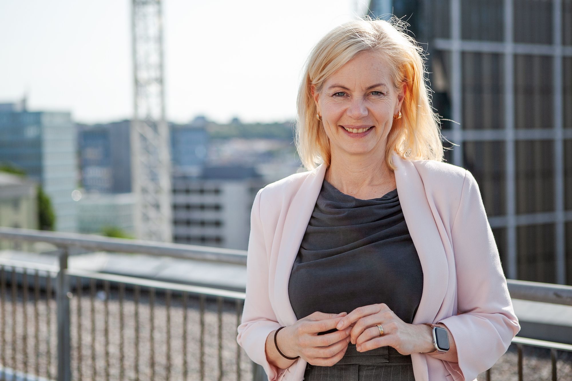 Utdanningsministeren: Ber universitetene vurdere skjermforbud: – En konsentrasjonstyv