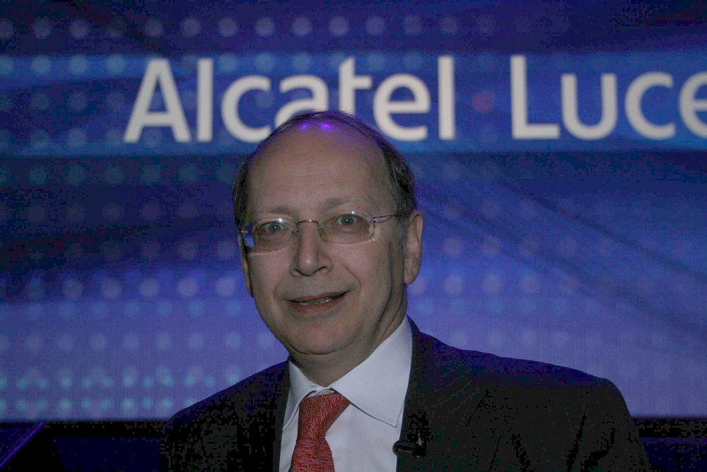 <p>Alcatel-Lucent-sjef Ben Veerwayen ser lyst p&aring; 2011.</p>