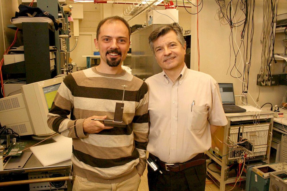 <p>Dragan Samardzija og Reinaldo Venezuela i laboratoriet ved Bell Labs i New Jersey der grunnlaget til teknologien CoMP ble utviklet.</p>