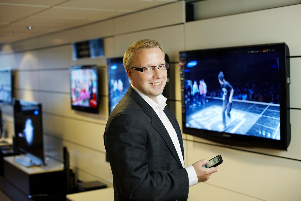 <p>Markedssjef Tommy B. Jensen i Samsung Norge sier Samsung har blitt Nordens st&oslash;rste hjemmeelektronikkselskap.</p>