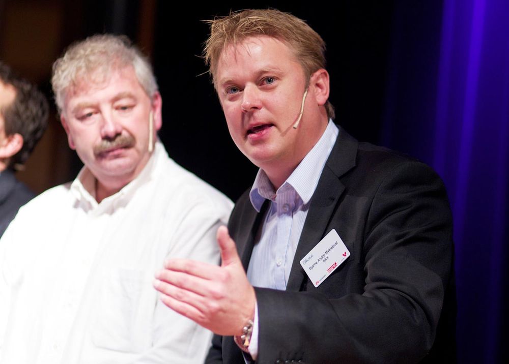 <p>Ventelos Jan Morten Ruud (til venstre) og Bjarne Andr&eacute; Myklebust fra NRK m&aring; begge konstatere at ski-VM satte et veldig press p&aring; nettet.</p>