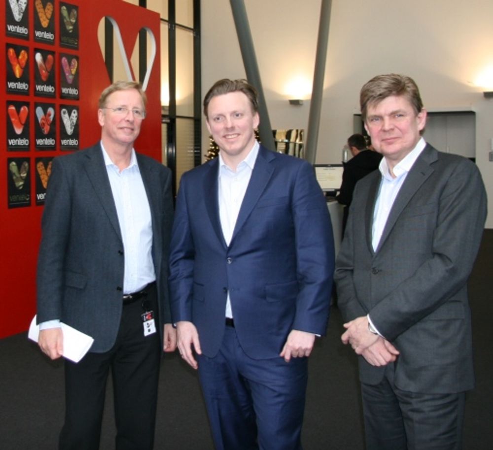<p>Ny Ventelos-styreleder Gunnar Asp (t.h.) og Ventelo-sjef Stig Herbern (t.v.) sammen med EQTs norgessjef Anders Misund i midten.&nbsp;</p>