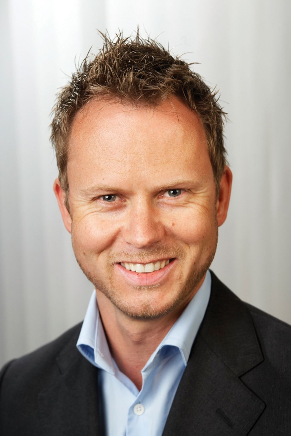 <p>Netcoms privatmarkedssjef Karl Fredrik Lund senker n&aring; prisene p&aring; mobilt bredb&aring;nd.&nbsp;</p>