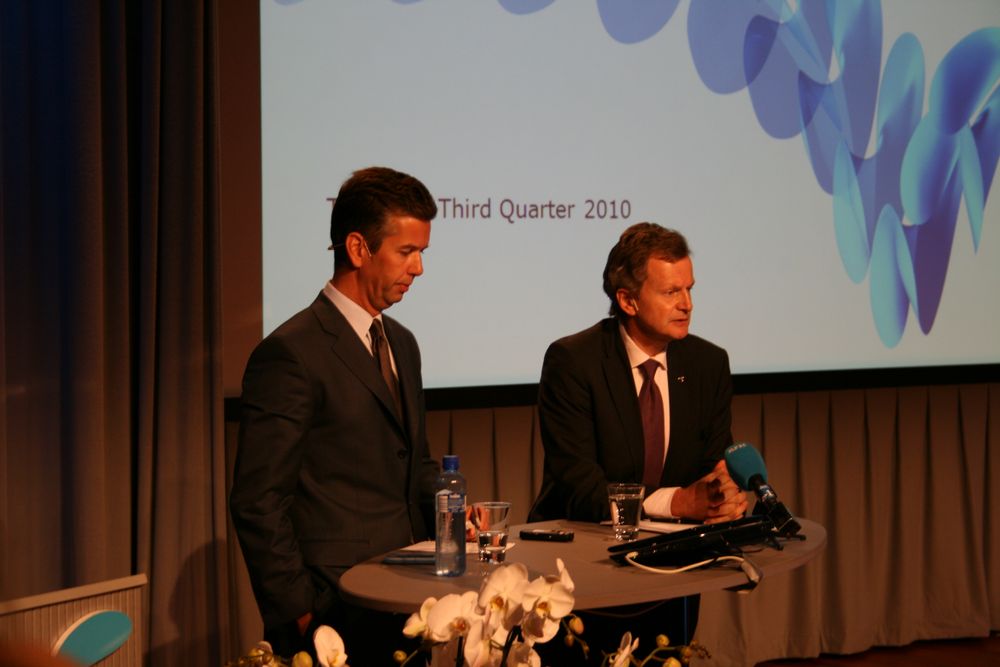 <p>Telenor-sjef Jon Fredrik Baksaas, her flankert av &oslash;konomisjef Richard Olav Aa, la fram selskapets kvartalstall i g&aring;r.</p>