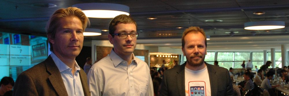 Telenor Digital-sjef Rolv-Erik Spilling sammen med Mozillas leder for utvikling av Firefox OS, Andreas Gal og Telenors Firefox-prosjektleder Frode Vestnes.