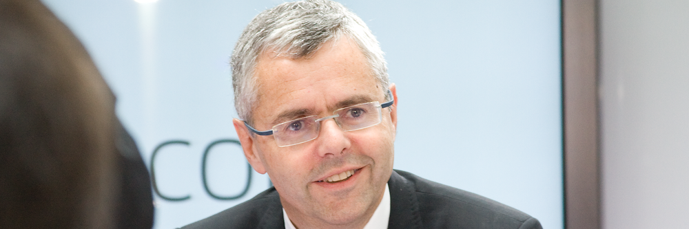 Toppsjef Michel Combes i Alcatel-Lucent kvitter seg med 10 000 ansatte.