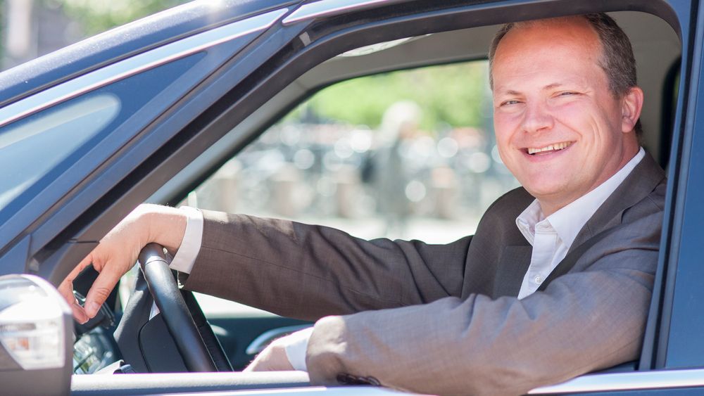 Ketil Solvik-Olsen skal kjøre E6 fra Oslo til Kirkenes. Og han plukker gjerne opp haikere fra telebransjen.