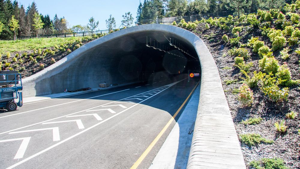 Knappetunnelen består av to løp på 6,7 km. 