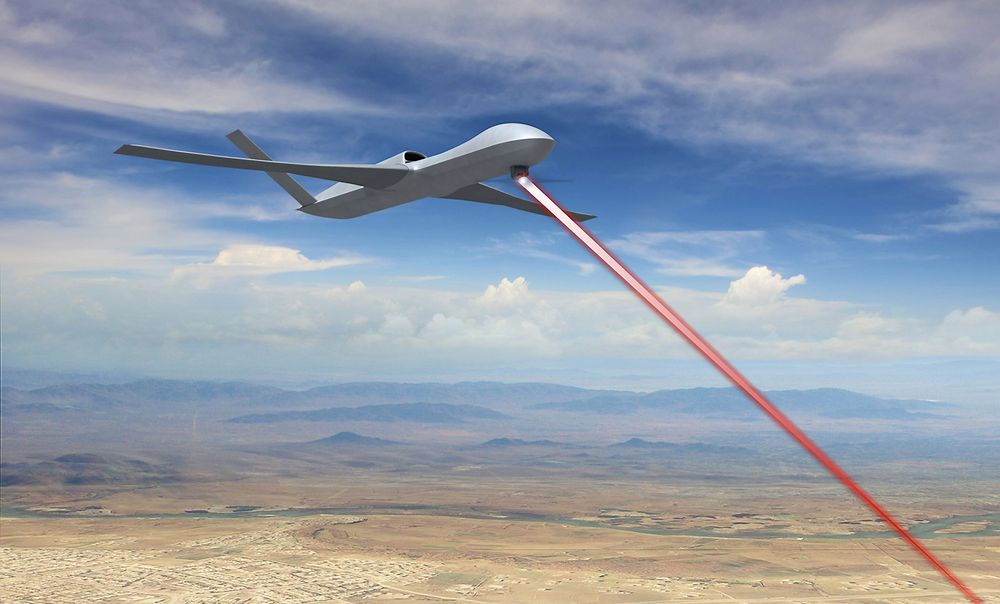 General Atomics Avenger, også kalt Predator C, blir den første dronen som utrustes med lasersystemet HELLADS som etter planen skal få en lasereffekt på 150 kW. Nå jobber USA med å utruste droner med laserkanoner i megawattklassen til forsvar mot ballistiske missiler. 