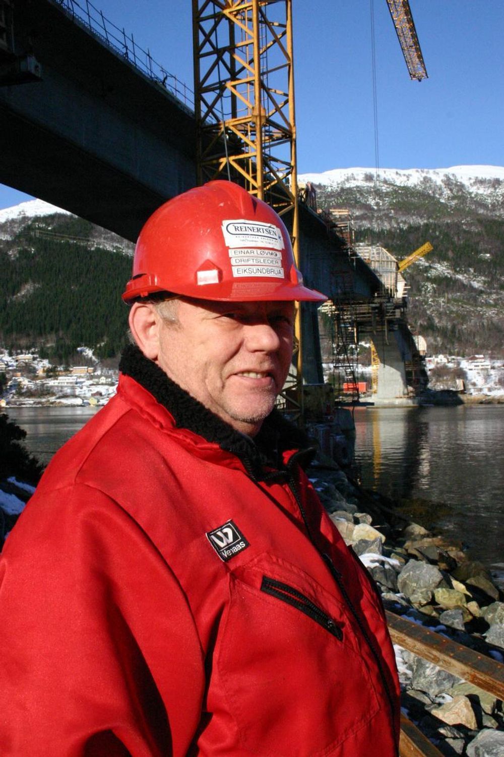 Eiksundbrua er den åttende frittfram-brua anleggsleder Einar Løvmo hos Reinertsen Anlegg har ansvaret for - og han bruker egen patent i armeringen.