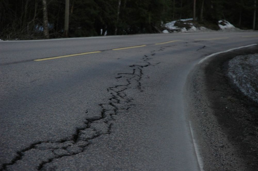 NYTTIG: I Norge har vi et stort antall veier med dårlig asfalt. Nå spørs det om dansk forskning fører til nye løsninger som også kan benyttes her.