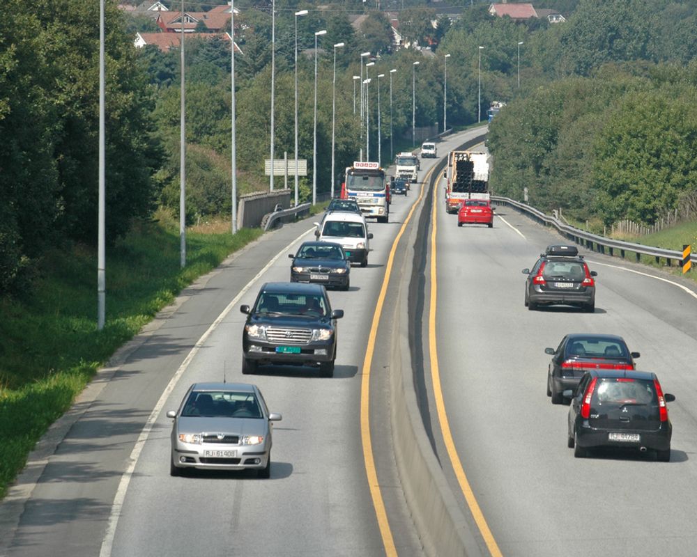 E 39 mellom Stangeland og Sandved har for liten kapasitet til å ta unna dagens trafikk. Innen 15. juni 2010 har den blitt utvidet til fire felt.