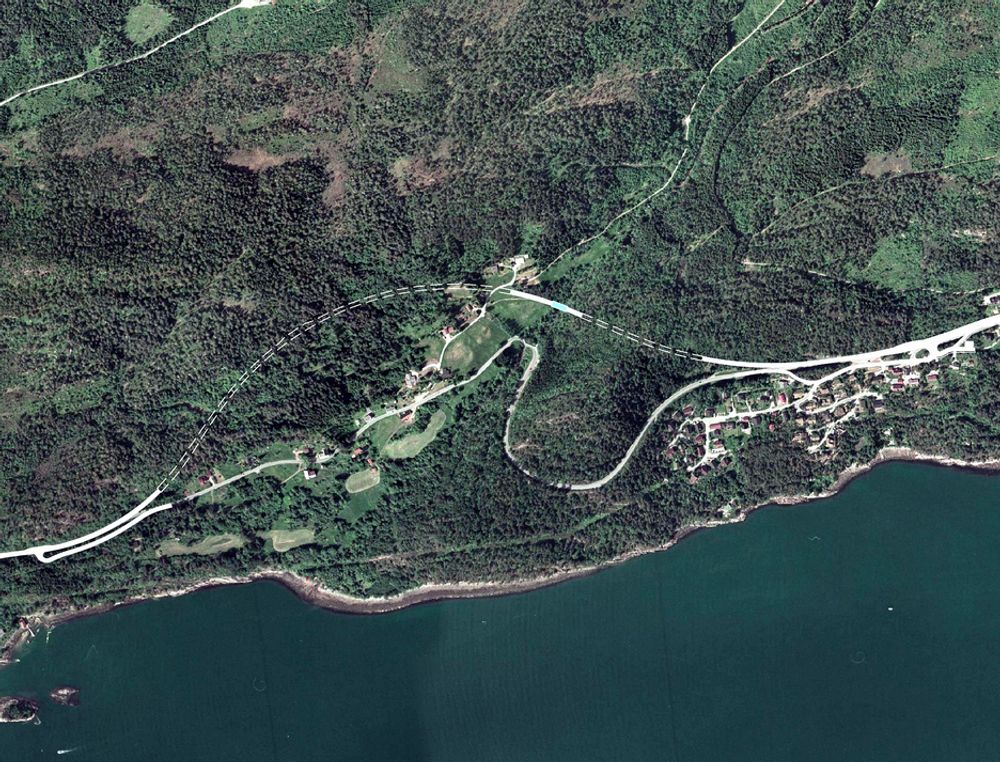 I dag har riksveg 662 vest for Molde kurvatur som en tømmerveg. Skanska skal drive de to tunnelene som vi gi den en kurvatur som en riksveg. (Ill.: Statens vegvesen)