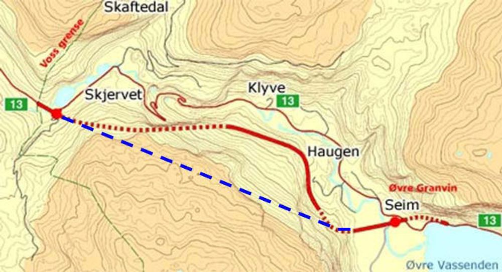 Kartet viser parsellen mellom Øvre Granvin og kommunegrensen mellom Granvin og Voss. Den stiplete blå linjen er Skjervstunnelen. De stiplete røde linjene er tunnelene som ikke kom lenger enn til planleggingsstadiet. Tunnelen lengste til høyre ble tatt ut av Vossapakko på et tidligere stadium.