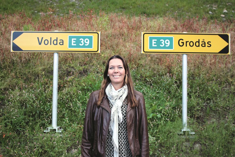 Nina Lødøen Øen fra Hornindal begynte på Høgskolen i Volda denne høsten. Uten Kvivsvegen ville det har vært en umulighet. Reisetiden hennes hver veg til Høgskolen er redusert med én time som en følge av den nye vegen. 