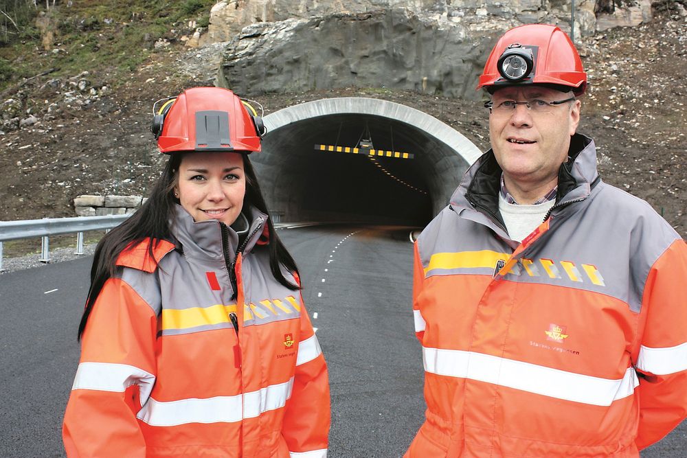 Prosjektleder Kristina Nevstad og byggeleder Ingar Walbø i Statens vegvesen er fornøyd med gjennomføringen av Stette­tunnelen. 