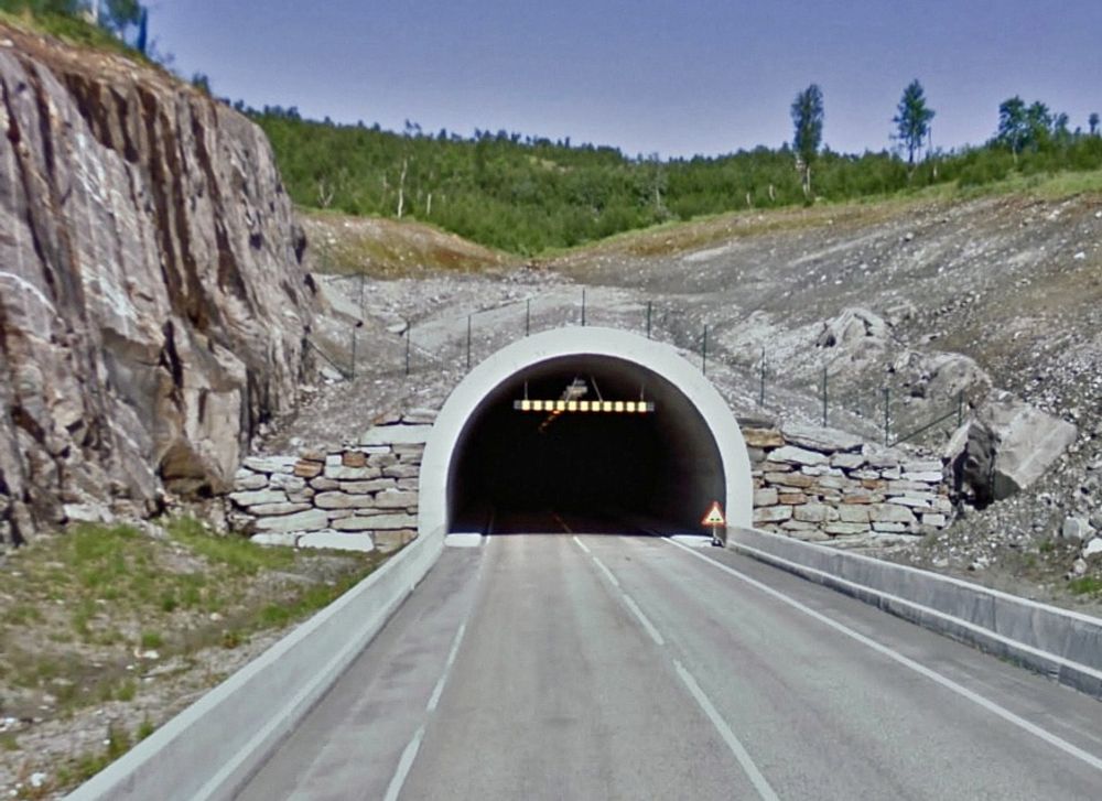 Entreprenørene er svært uenige om hvor mye de skal ha for å oppgradere Umskartunnelen. Det laveste anbudet er gitt av Øyjord & Aanes fra Mo i Rana. (Foto: Google)