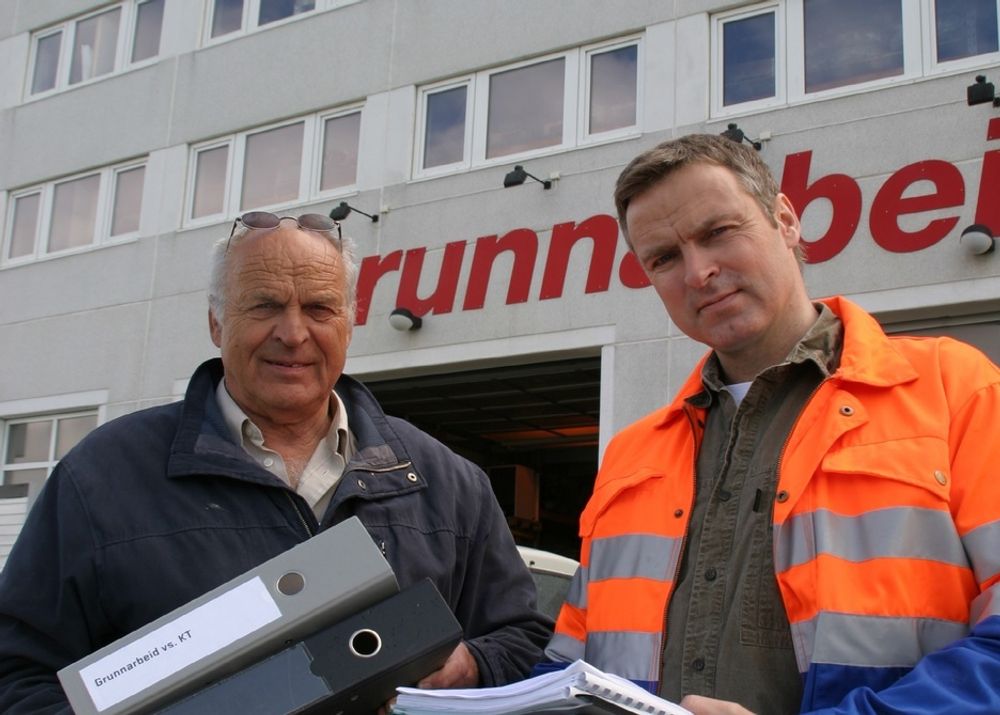 Per Kristian Alstad (tv.) blir medeier med 25 prosent i det nye Teknobygg Anlegg AS. Her sammen med sønnen John Peter Alstad.