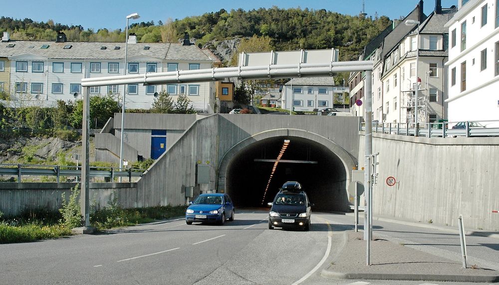Den som får tunnelvaskkontrakten, får blant annet ansvar for renhold av den 3 520 meter lange undersjøiske Ellingsøytunnelen i Ålesund. (Foto: Anders Haakonsen)