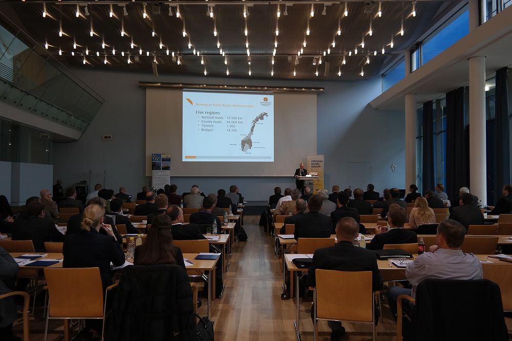 Representanter for 57 tyske entreprenører varr plass for å høre om norske infrastrukturoppdrag. Foto: Jarle Skoglund