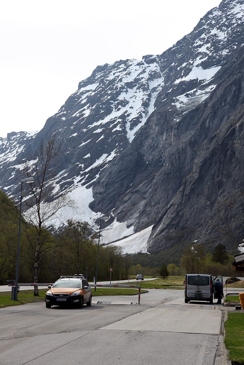 Fjellet Mannen i Romsdalen der det er ventet et ras med det første. (Foto: Kjell Herskedal)
 