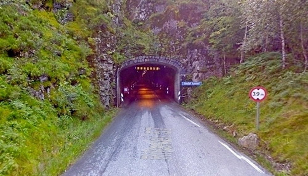 Portalen viser tydelig at Undalstunnelen har et ukurant profil - inntil videre. (Foto: Google)