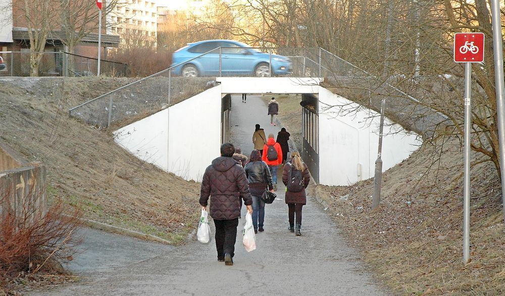 Denne undergangen under Ole Brumms vei er mye smalere enn 5,5 meter. Den må rives og erstattes av en ny. (Foto: Anders Haakonsen)