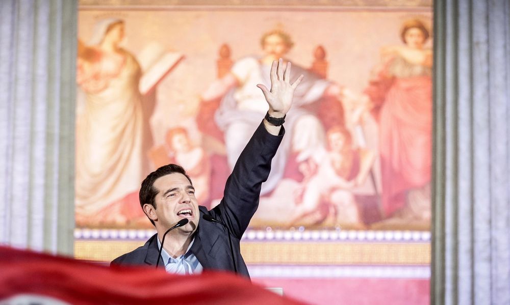 Alexis Tsipras feirer valgseieren i Hellas 25. januar. 
