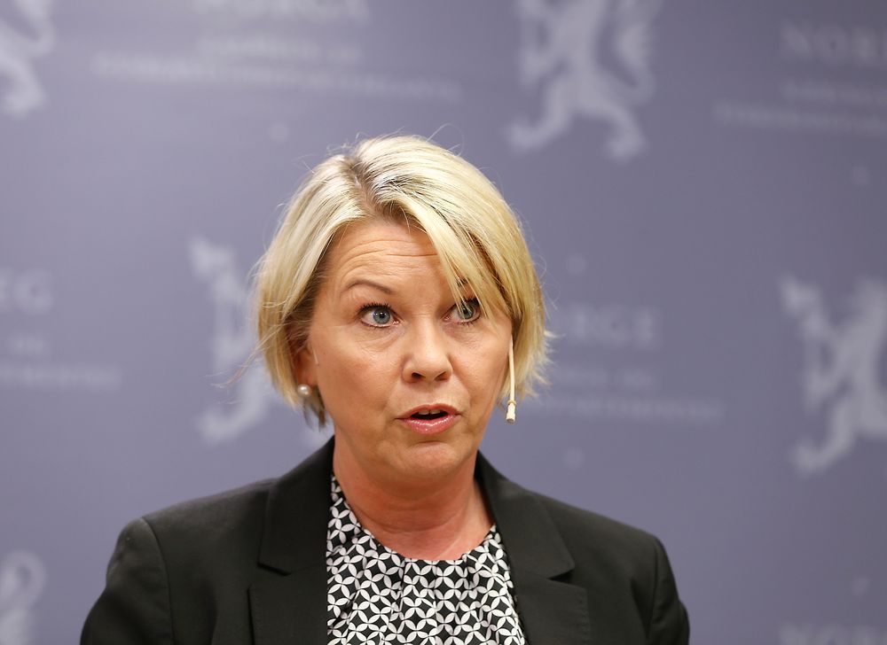 Næringsminister Monica Mæland ser at flere bedrifter, særlig på Sørlandet og Vestlandet sliter.