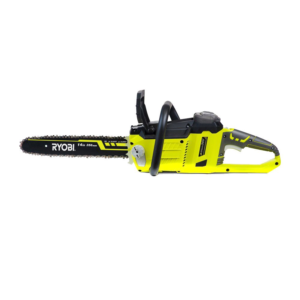 Overrasker: Du trenger verken fossilt drivstoff eller kontakt med 230 volt for å felle trær. Ryobi RCS36X3550HI.