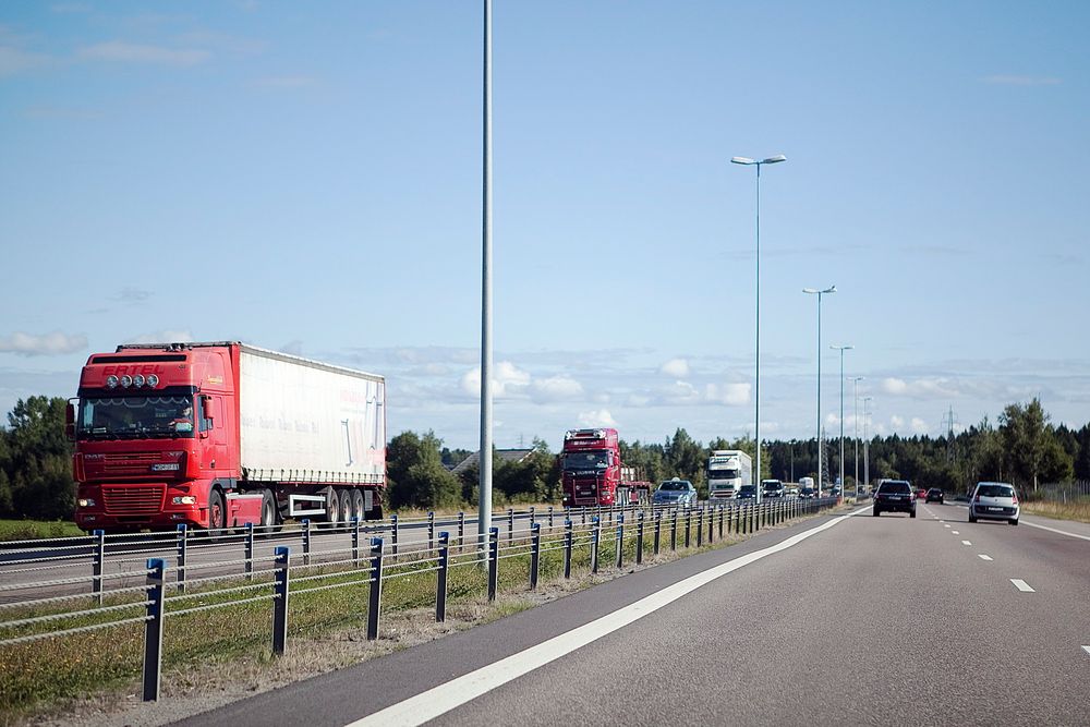 Det nye svoveldirektivet kan ifølge en ny rapport gi oppmot 190.000 flere vogntog på norske veier. 